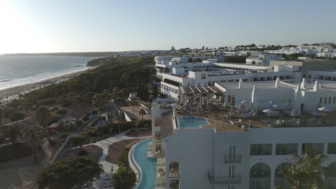 Fotógrafo inmobiliario en Conil de la Frontera: fotografía y vídeo para vender tu vivienda