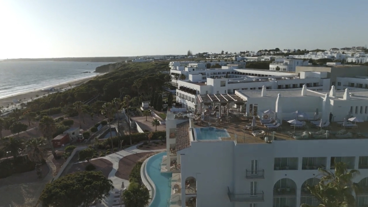 Fotógrafo inmobiliario en Conil de la Frontera: fotografía y vídeo para vender tu vivienda